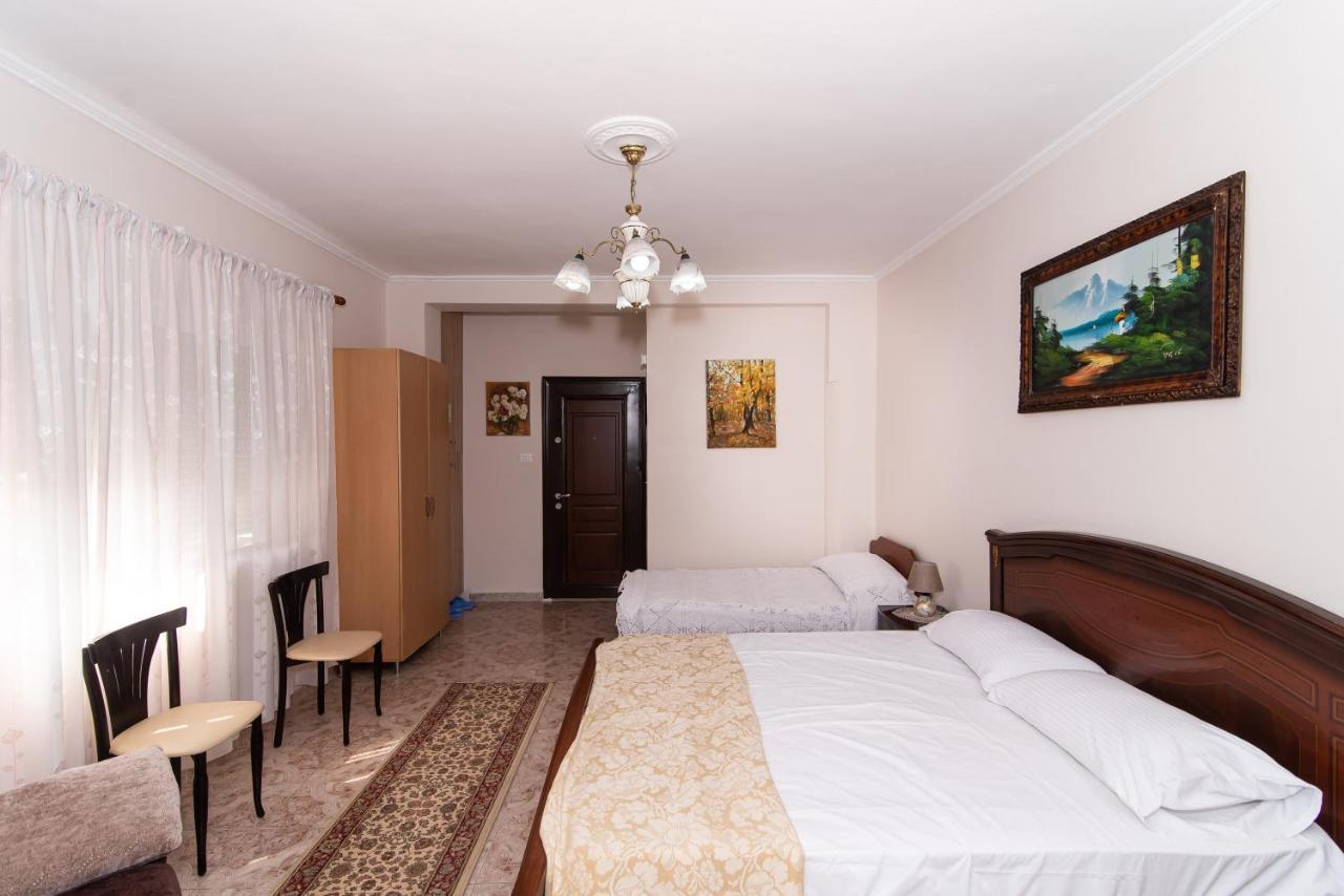 Erla's * Tirana